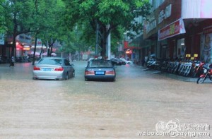 广东省近日遭遇极端罕见的强降雨袭击,茂名市信宜市成重灾区。(网络图片)