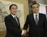 中日關係回暖 李克強會見日外相岸田文雄