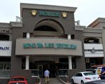歹徒持槍搶劫華人珠寶店 被保安擊退