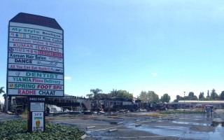 5月25日，聖塔克拉拉的Rancho Shopping Center近半被燒毀。（大紀元）