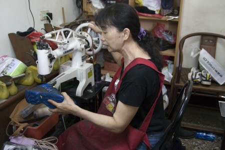 修鞋达人许人一双新脚步 惜物 苏品慈 大纪元