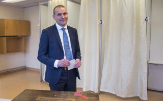 无公职经验 冰岛政治新手宣布当选总统