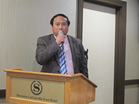 王军涛在纽约纪念六四27周年大会上发言。(林丹/大纪元)