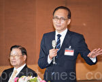 行政院長林全（右）15日出席三三企業交流會時發表專題演講，公開鼓勵企業加薪。（陳柏州／大紀元）