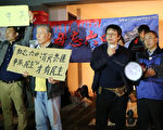 6月4日，悉尼支持中国民主化平台举办六四27周年烛光集会。（右二为潘晴）（骆亚/大纪元）