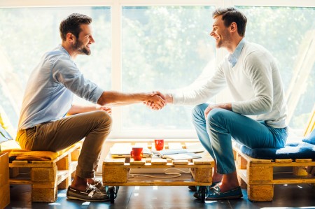男子握手。(fotolia) 男子握手。(fotolia)
