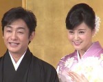 片冈爱之助与藤原纪香30日结婚，于31日举办记者会。（YouTube截图）