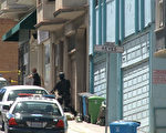 6月3日在舊金山中國城發生的持續近5個小時警匪對峙，在三聲槍響之後，以劫匪被制服、受傷送醫而告終。圖為劫匪逃出公寓的瞬間。（周鳳臨／大紀元）