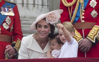 組圖：英女王慶生 喬治兄妹可愛搶鏡