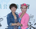 「錦繡二重唱」成員琇琴（左）、錦雯（右）於2016年6月19日在台北首次當《煙起裊裊 pucevuljan》試鏡評審。（黃宗茂／大紀元）