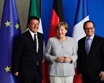 2016年6月27日，英國另世界震驚的脫歐公投後，（右到左）法國總統奧朗德，德國總理默克爾和意大利總理倫齊在柏林總理府新聞發布會。表示在英國正式通知歐盟退出之前，不會商談與英國未來的關係。(JOHN MACDOUGALL/AFP/Getty Images)