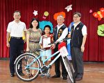 長途通勤120公里 國小生廖竟茗獲勤學獎