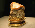 以“皇帝品味”为主题、来自台北国立故宫博物院精品展，6月17日即将在旧金山亚洲艺术博物馆展出。图为台湾国立故宫博物馆的无价之宝“肉形石”。（李文净／大纪元）