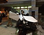 轎車撞高雄捷運局 1死2命危