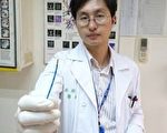 林敬凱表示冷凍治療技術常為醫師對支氣管內腫瘤治療的第一選擇。（台大新竹分院提供）