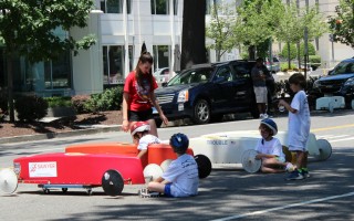 美国会山儿童赛车 吸引三代人竞逐