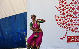 士嘉堡区将举行国庆“多元文化加拿大庆典”系列活动。图为新闻会上的印度舞表演。（伊铃/大纪元）