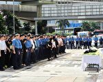 香港高級消防隊長張耀升在迷你倉四級火中殉職，昨有近300人到場路祭。（宋祥龍／大紀元）