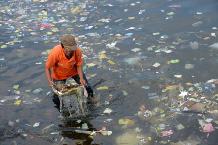 Plastic bags and other rubbish are collected from the waters of Manila Bay on July 3, 2014 during a campaign by environmental activists and volunteers calling for a ban of the use of plastic bags. Volunteers from various environmental advocates collected and separated assorted plastic rubbish polluting Manila Bay and called for national legislation against plastic bags in observance of the 5th International Plastic Bag-Free Day on July 3. AFP PHOTO / Jay DIRECTO (Photo credit should read JAY DIRECTO/AFP/Getty Images)