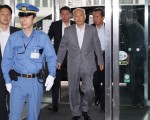 东京都知事舛添要一正式提出辞职