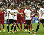 2016年6月16日，欧洲杯C组第二轮比赛德国与波兰对阵，苦战90分钟后双方都未能攻破对方龙门。  (MIGUEL MEDINA/AFP/Getty Images)
