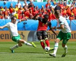 BORDEAUX, FRANCE - JUNE 18:  Romelu Lukaku of Belgium scores his team's first goal during the UEFA EURO 2016 Group E match between Belgium and Republic of Ireland at Stade Matmut Atlantique on June 18, 2016 in Bordeaux, France.  (Photo by Ian Walton/Getty Images)