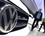 德国大众汽车公司将为尾气门丑闻付出巨大代价。目前有消息称，大众打算花100亿美元了结在美国的官司。（JOHN MACDOUGALL/AFP/Getty Images）