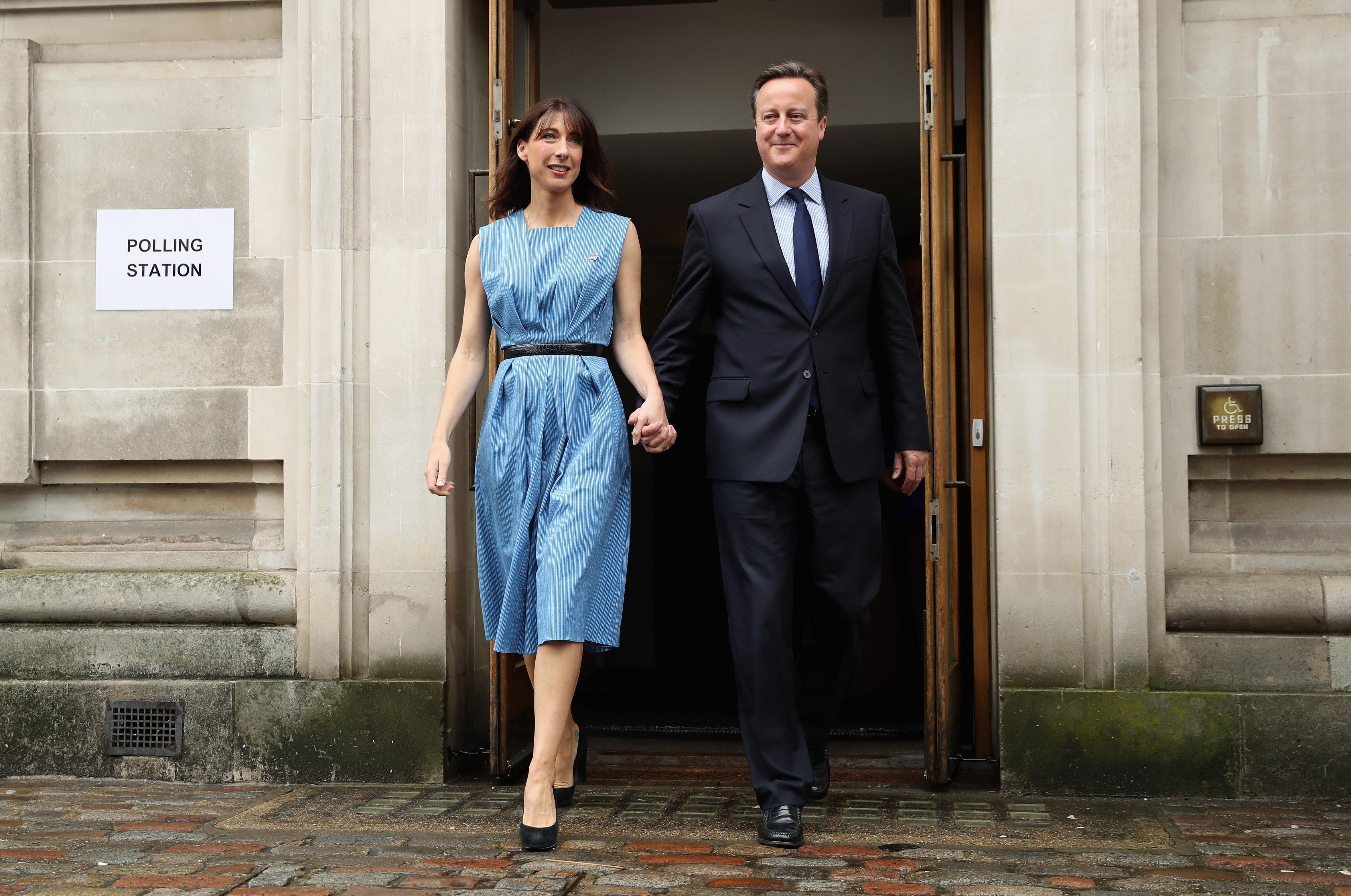 6月28日,英國首相卡梅倫夫婦投下自己的一票。 (Dan Kitwood/Getty Images)