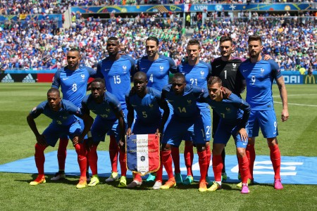 LYON, FRANCE - JUNE 26: France playes line up for the team photos prior to the UEFA EURO 2016 round of 16 match between France and Republic of Ireland at Stade des Lumieres on June 26, 2016 in Lyon, France. (Photo by Alex Livesey/Getty Images)