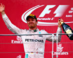 F1欧洲站，梅赛德斯车队的罗斯伯格一路领跑夺冠。(Dan Istitene/Getty Images)