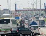 印尼公路塞车3天出人命 12人丧生车阵