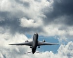 “垂直起飞” 波音787客机高空秀特技