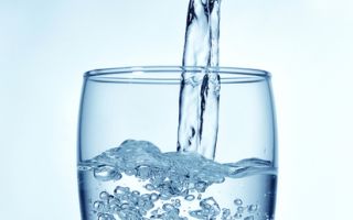 研究：飲水不足可能變胖