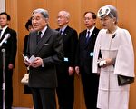 日本国家电视台NHK7月13日的报导，日本天皇向宫内厅透露出“提前让位”的意愿，并希望在数年内完成。左为眀仁天皇，右为皇后。（GettyImage）