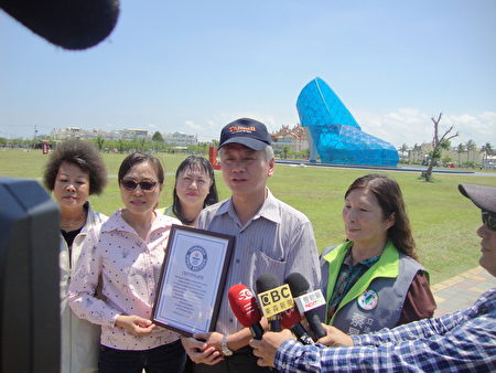 金氏世界纪录揭牌 高跟鞋教堂正式开放 金氏世界纪录揭牌 高跟鞋教堂正式开放