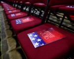 美国共和党全代会通过的2016年党纲纳入对台六项保证，川普阵营充分支持。图为全代会首日放在会场座椅上的党纲。(Jeff Swensen/Getty Images)