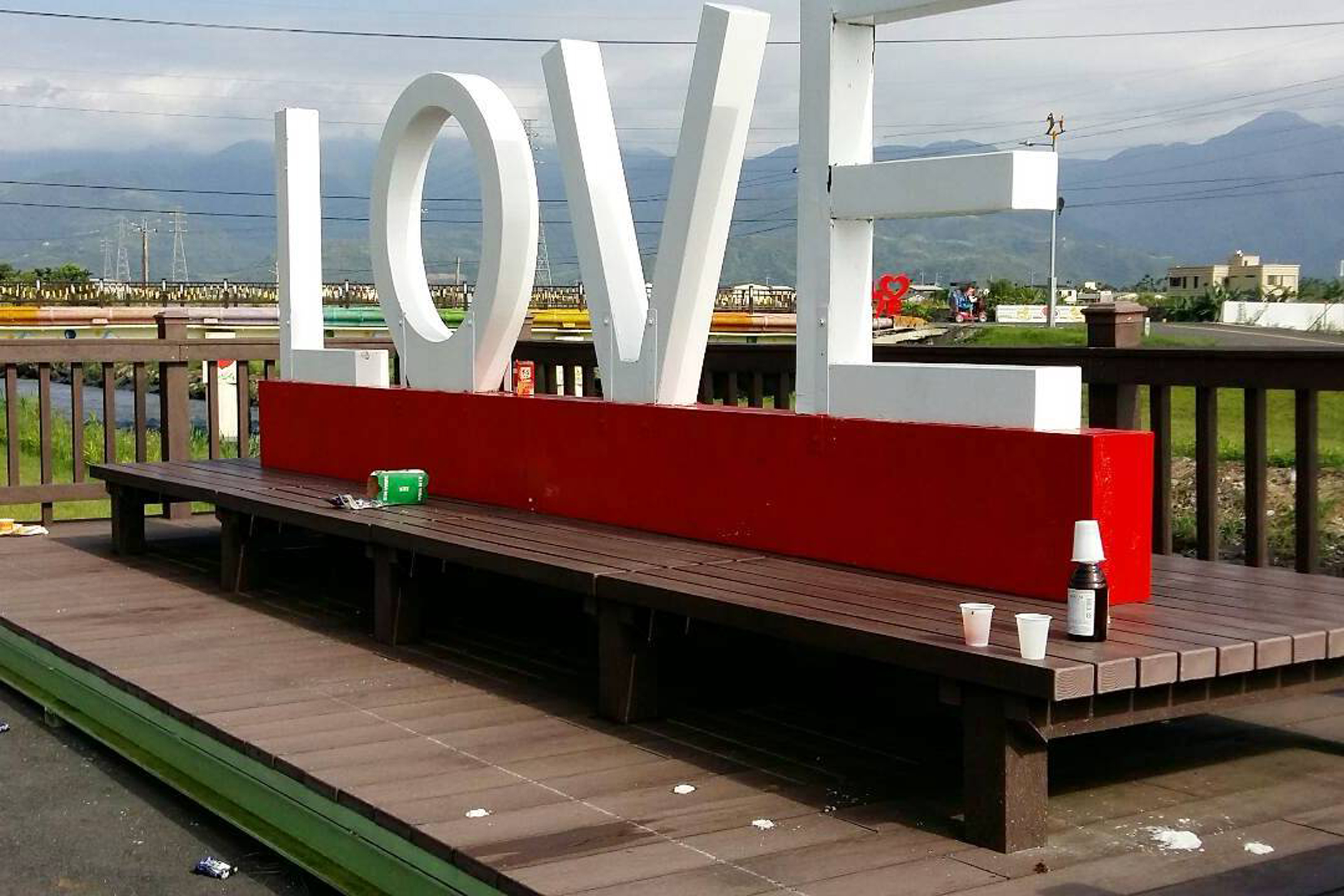 宜兰love平台脏乱公所装监视器抓人 Love观景平台 乱丢垃圾 罚款 大纪元