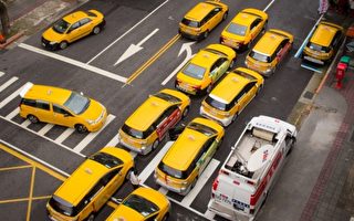 台2千辆计程车上街战Uber 抗议“违法营业”