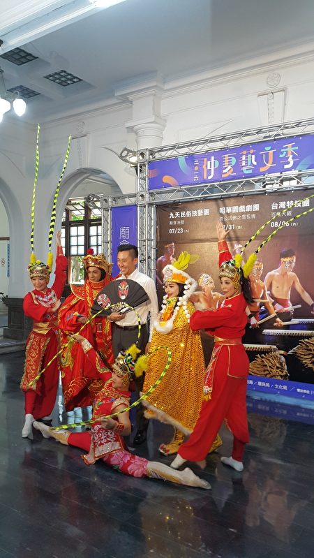 民俗技艺好戏连台。(林宝云/大纪元)