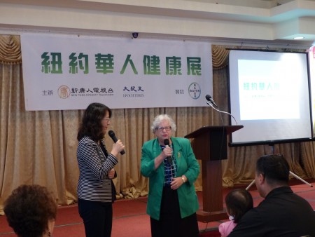 州參議員史塔文斯基(Toby Ann Stavisky)出席由新唐人、大紀元媒體集團主辦的「關心腸健康-新唐人健康展」。