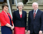 英国首相承诺脱欧后南北爱边境开放
