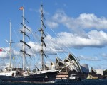 来自英国的目前世界最大的一艘木帆船“顽强号”周三抵达悉尼港。图为木帆船“顽强号”（Tenacious）。( PETER PARKS/AFP/Getty Images)