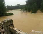 7月1日晚，湖北武漢舉水河突發特大洪水，潰口70米，目前萬人正在轉移。圖為舉水河大洪水。（網絡圖片）