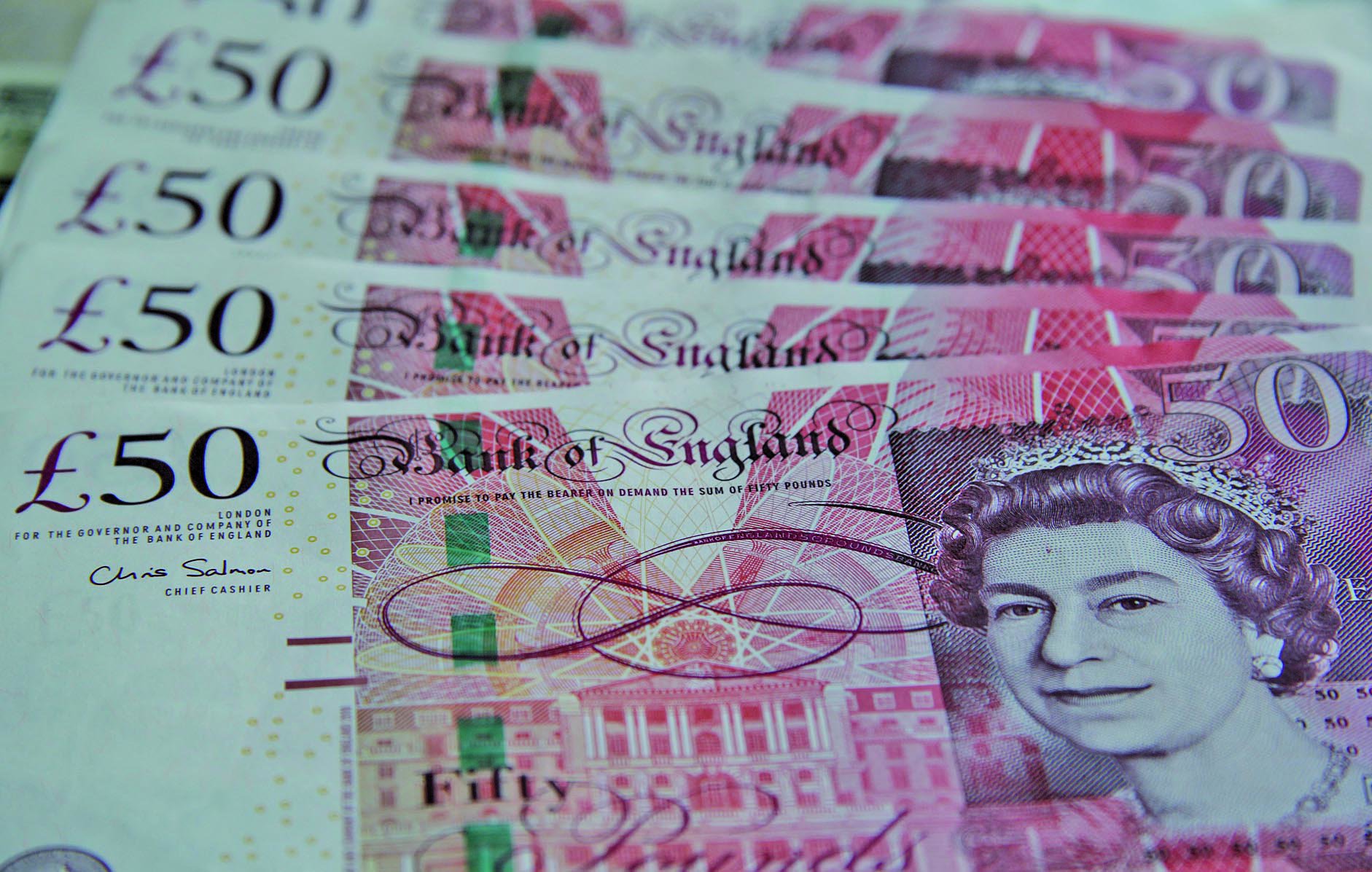 30年来首次英镑兑港元跌1.04% | 跌穿10算| 大纪元