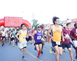 唐人街五公里路跑 800多健將參賽