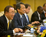 聯合國秘書長潘基文7月7日在北京與習近平見面。  ( Mark Schiefelbein-Pool/Getty Images)