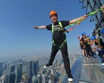 去上海金茂大厦“云中漫步”？多数老外拒绝