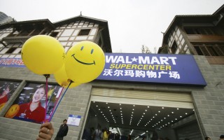 全中國的沃爾瑪僱員針對該公司的新工時制度發起了一系列罷工，這是一波史無前例的全國性罷工。 (China Photos/Getty Images)