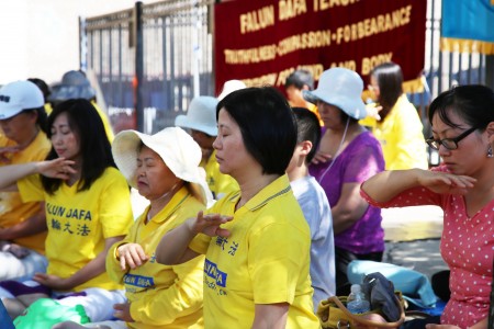 芝加哥7反迫害集会民众赞叹平和抗争 中共强摘器官 法轮功 活摘器官 大纪元