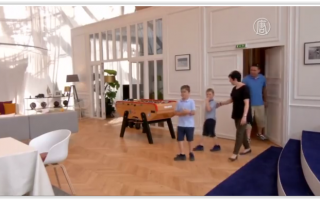 巴黎艾菲尔铁塔设公寓 一英国家庭首入住